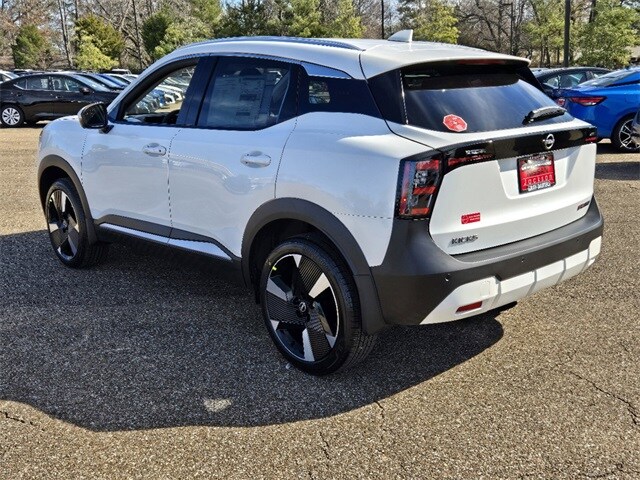 2025 Nissan Kicks SR photo 4