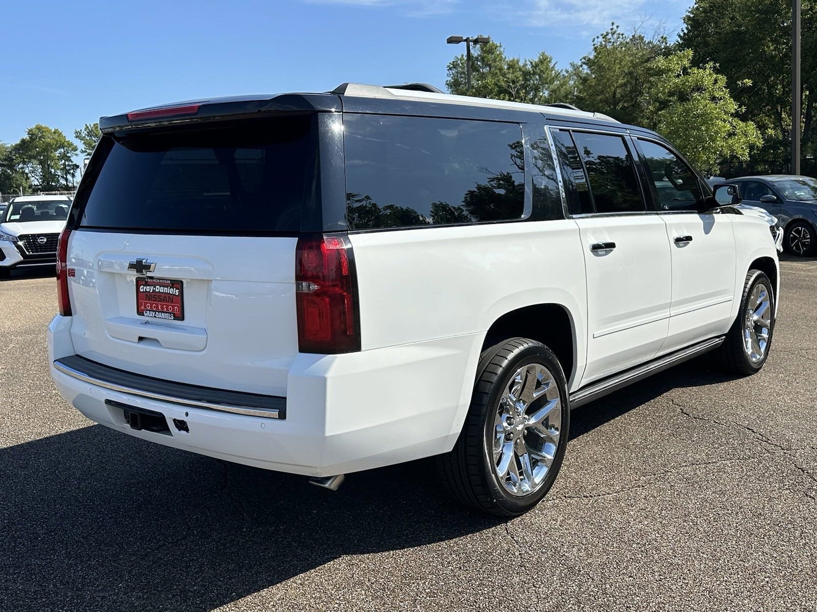 Used 2018 Chevrolet Suburban Premier with VIN 1GNSCJKC1JR181241 for sale in Jackson, MS