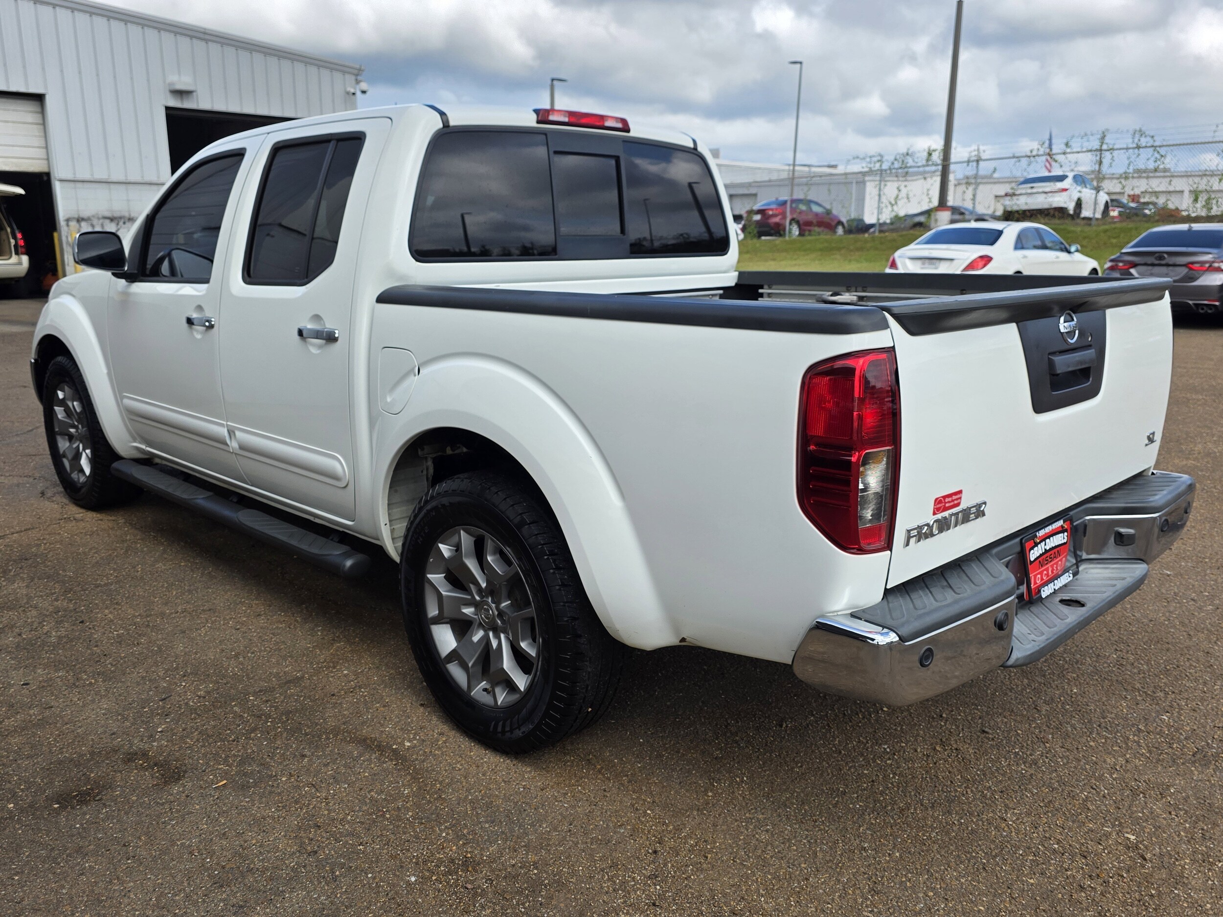 2019 Nissan Frontier SL photo 3