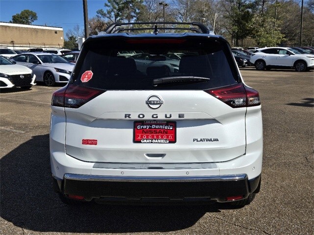 2025 Nissan Rogue Platinum photo 3
