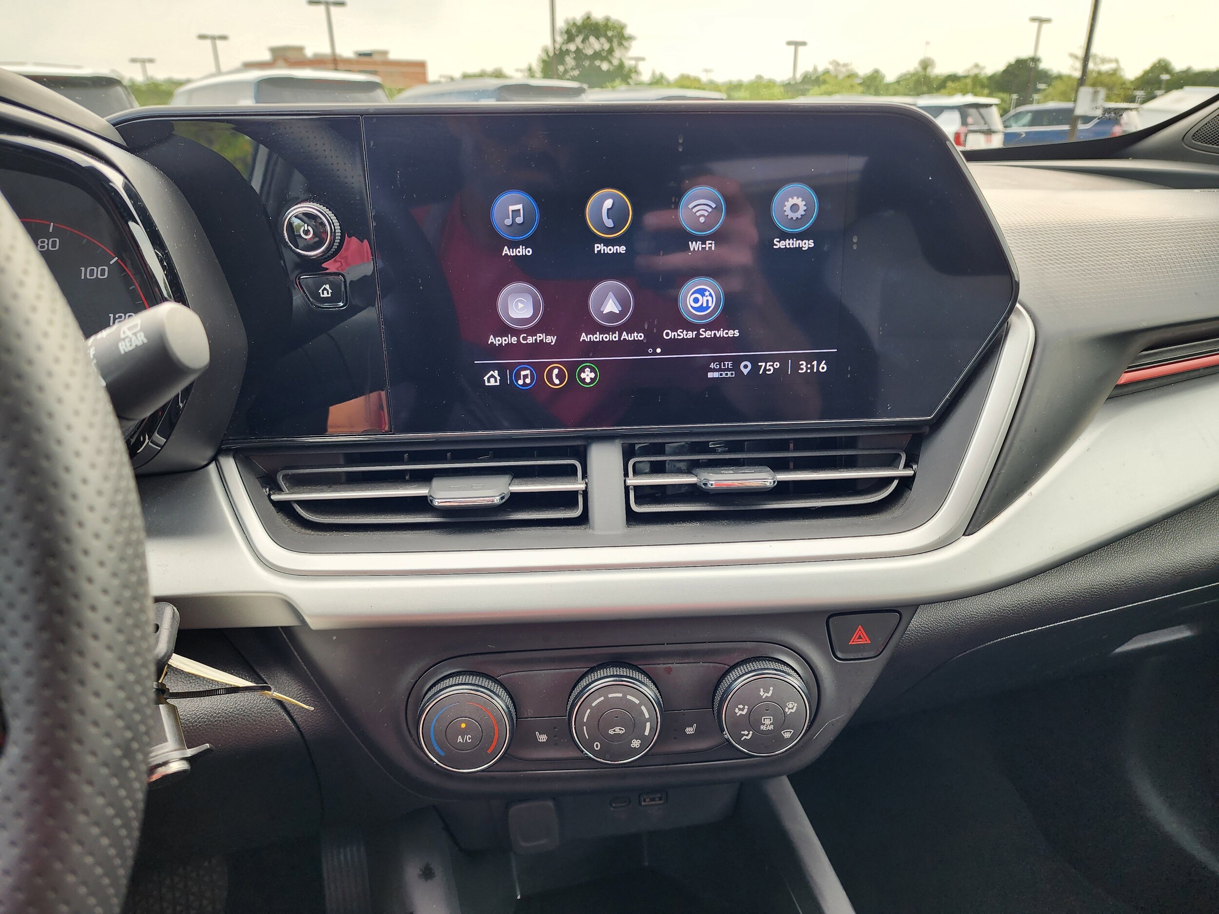 2024 Chevrolet Trax photo 2