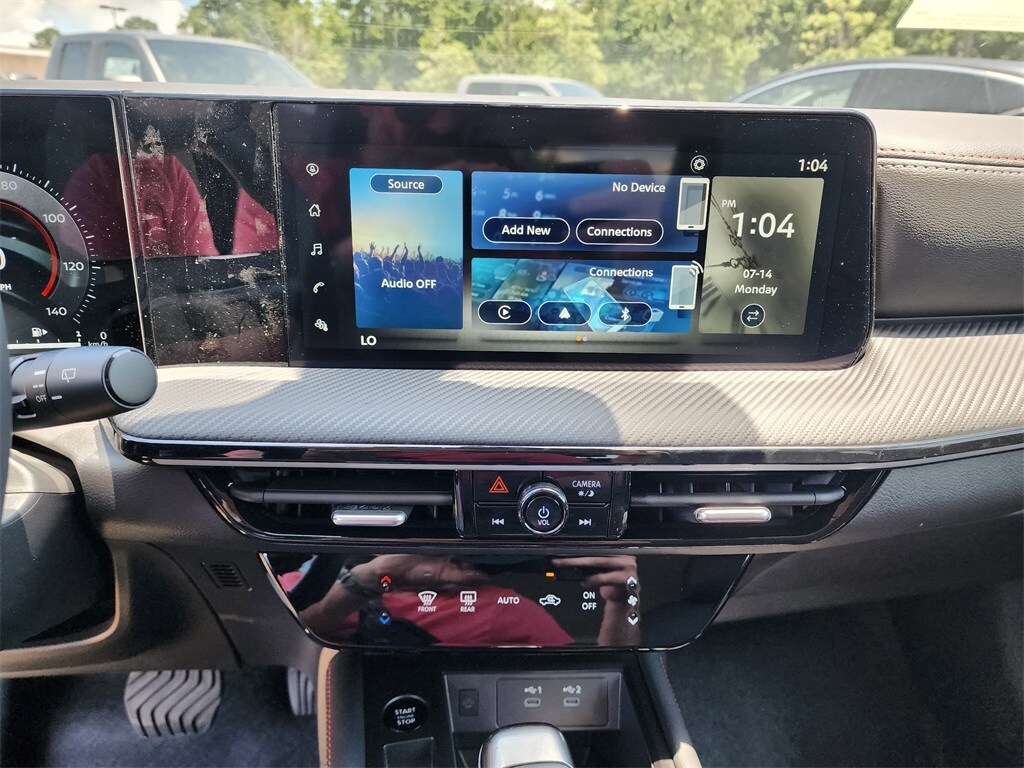 2025 Nissan Kicks SR photo 3