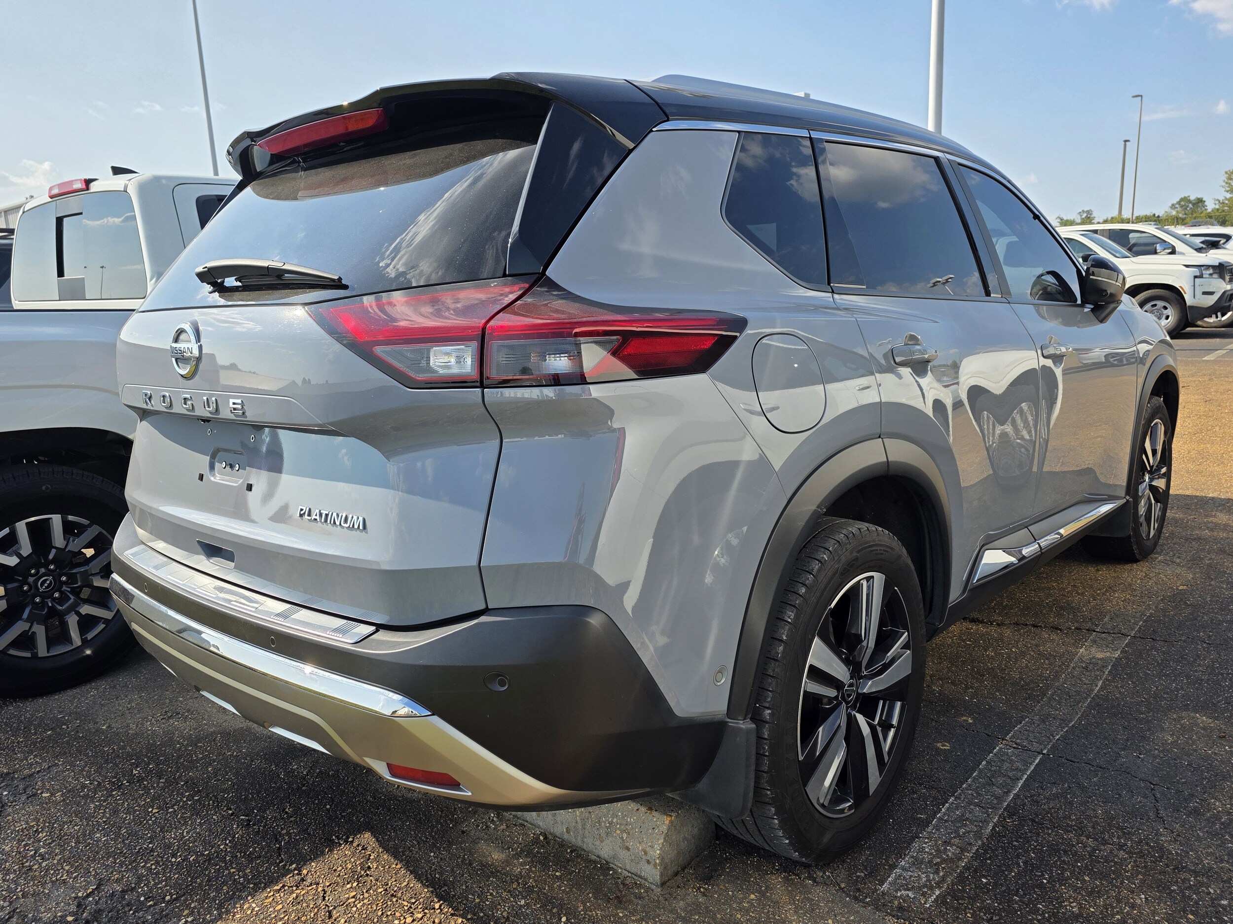 2021 Nissan Rogue Platinum photo 4
