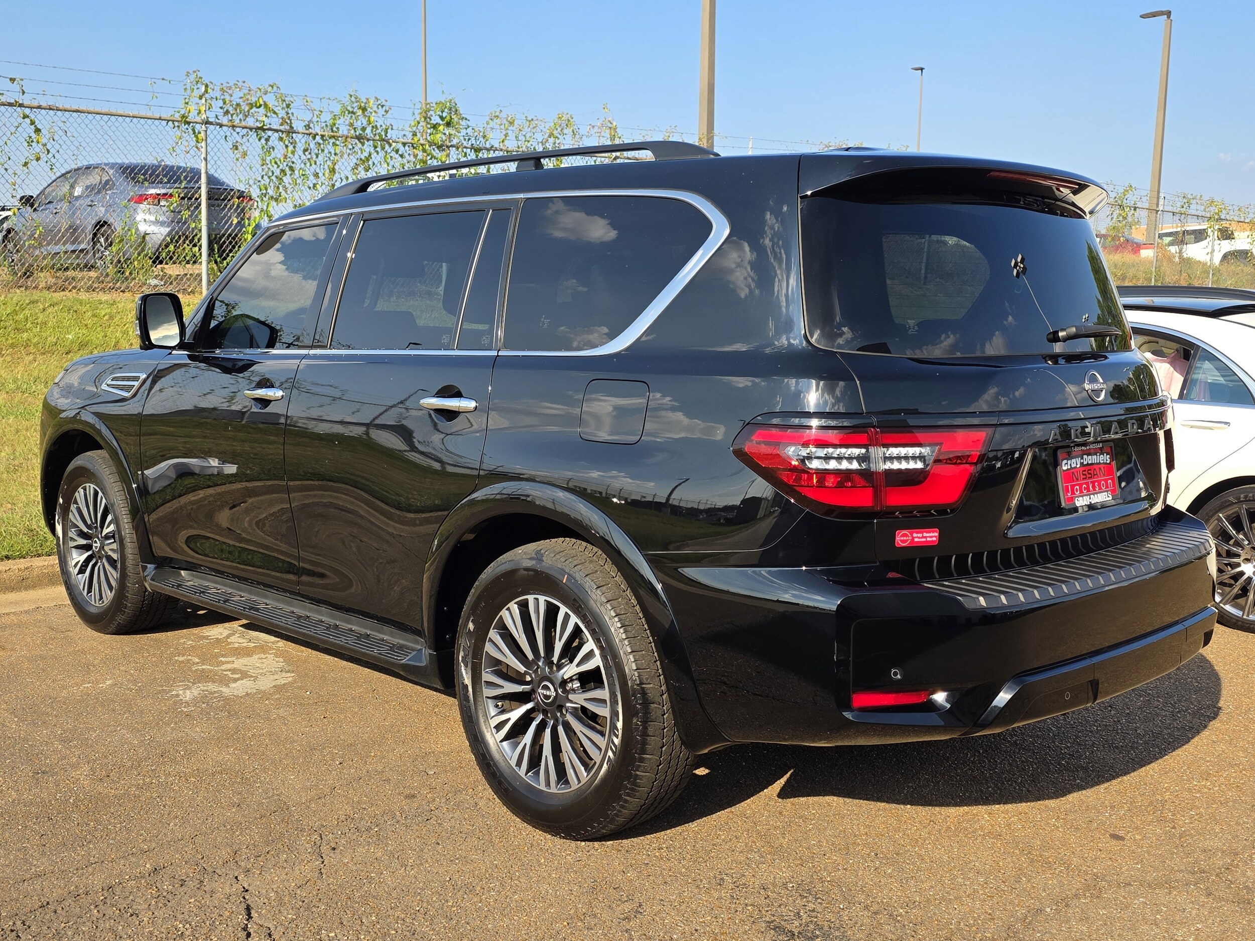 2024 Nissan Armada SL photo 3