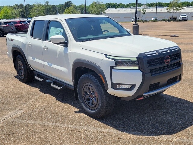 2025 Nissan Frontier PRO-4X photo 2