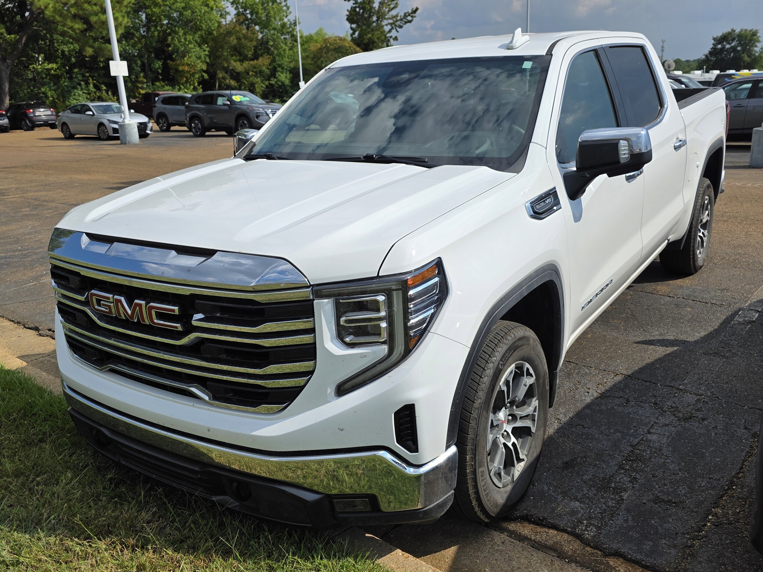 2025 Gmc Sierra 1500 SLT photo 3