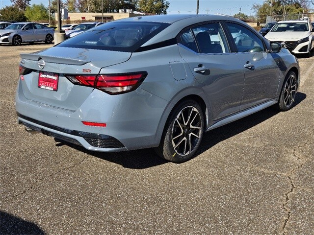 2025 Nissan Sentra SR photo 2