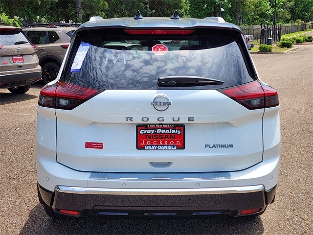 2025 Nissan Rogue Platinum photo 4