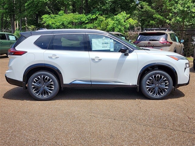 2025 Nissan Rogue Platinum photo 2