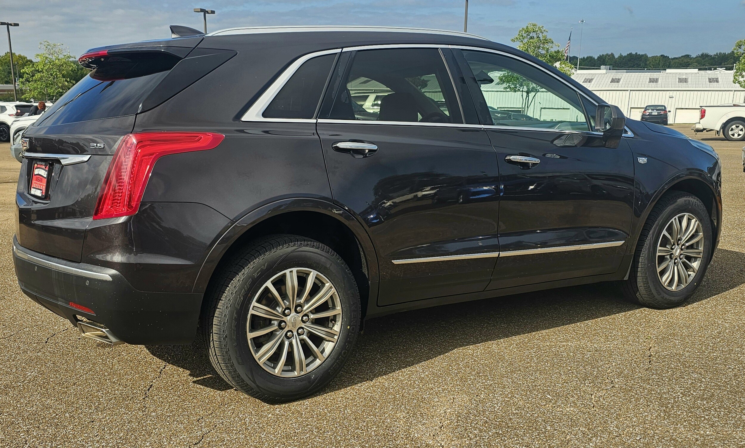 2018 Cadillac XT5 Luxury photo 2
