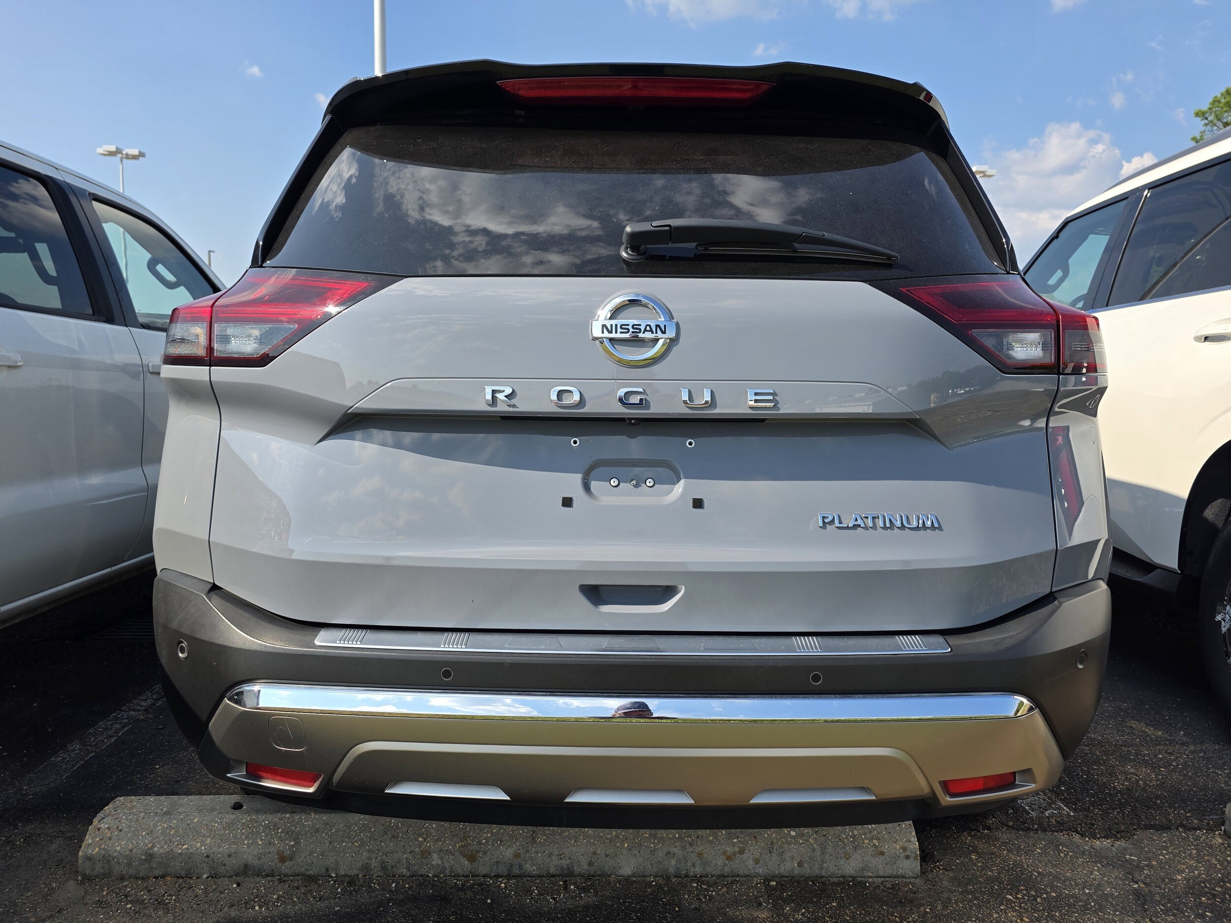 2021 Nissan Rogue Platinum photo 3