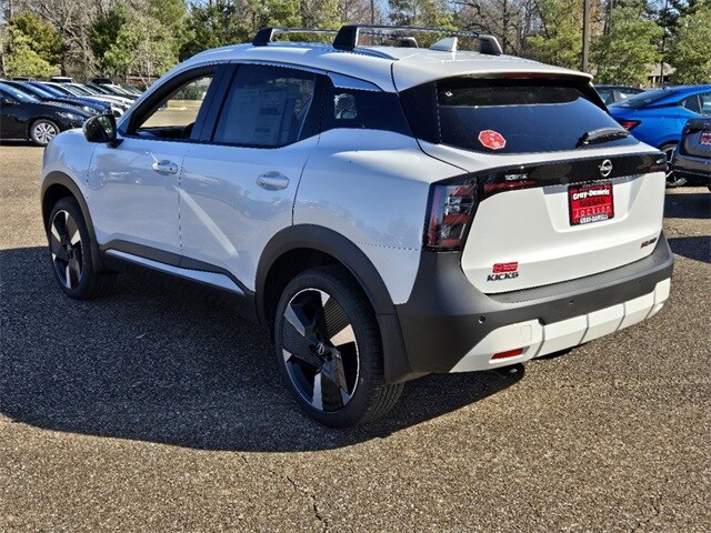 2025 Nissan Kicks SR photo 4
