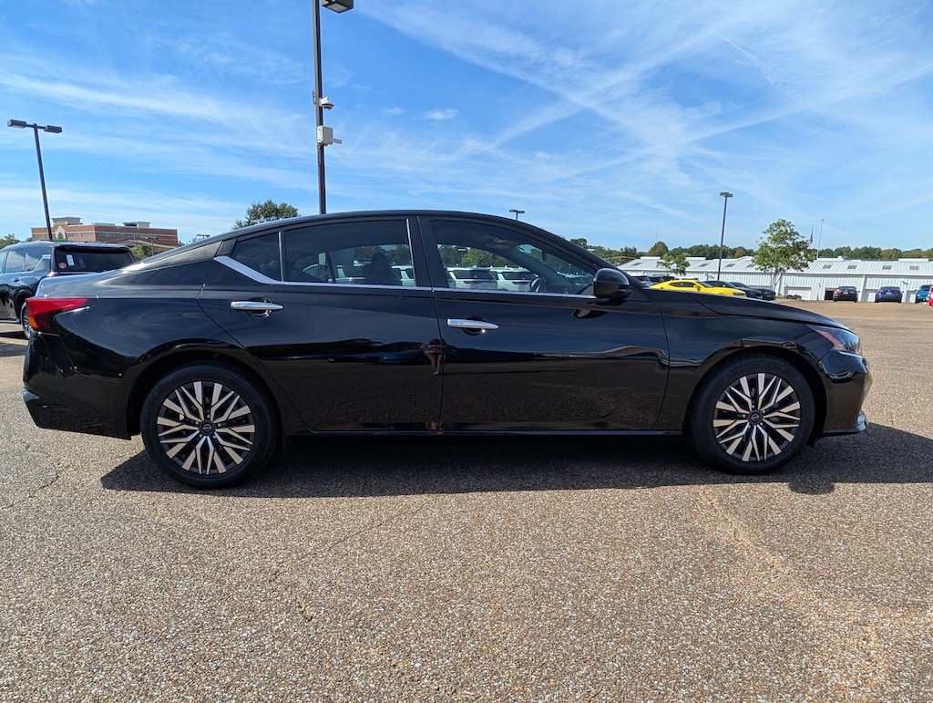 Used 2023 Nissan Altima 2.5 SV Sedan