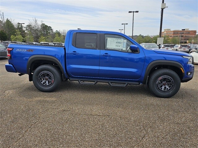 2025 Nissan Frontier PRO-4X photo 2