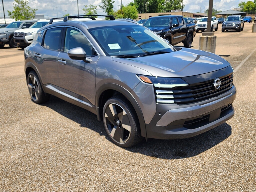 2025 Nissan Kicks SR photo 2