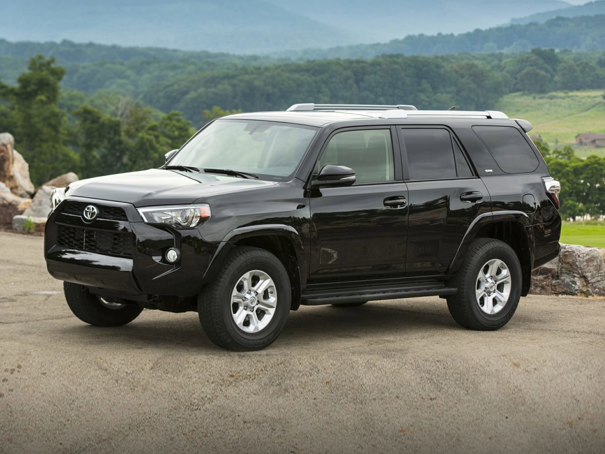 2020 Toyota 4Runner SR5 photo 2