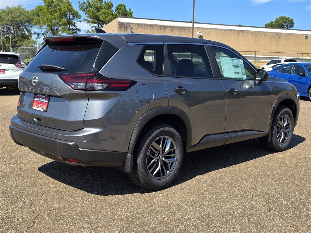2026 Nissan Rogue S photo 3