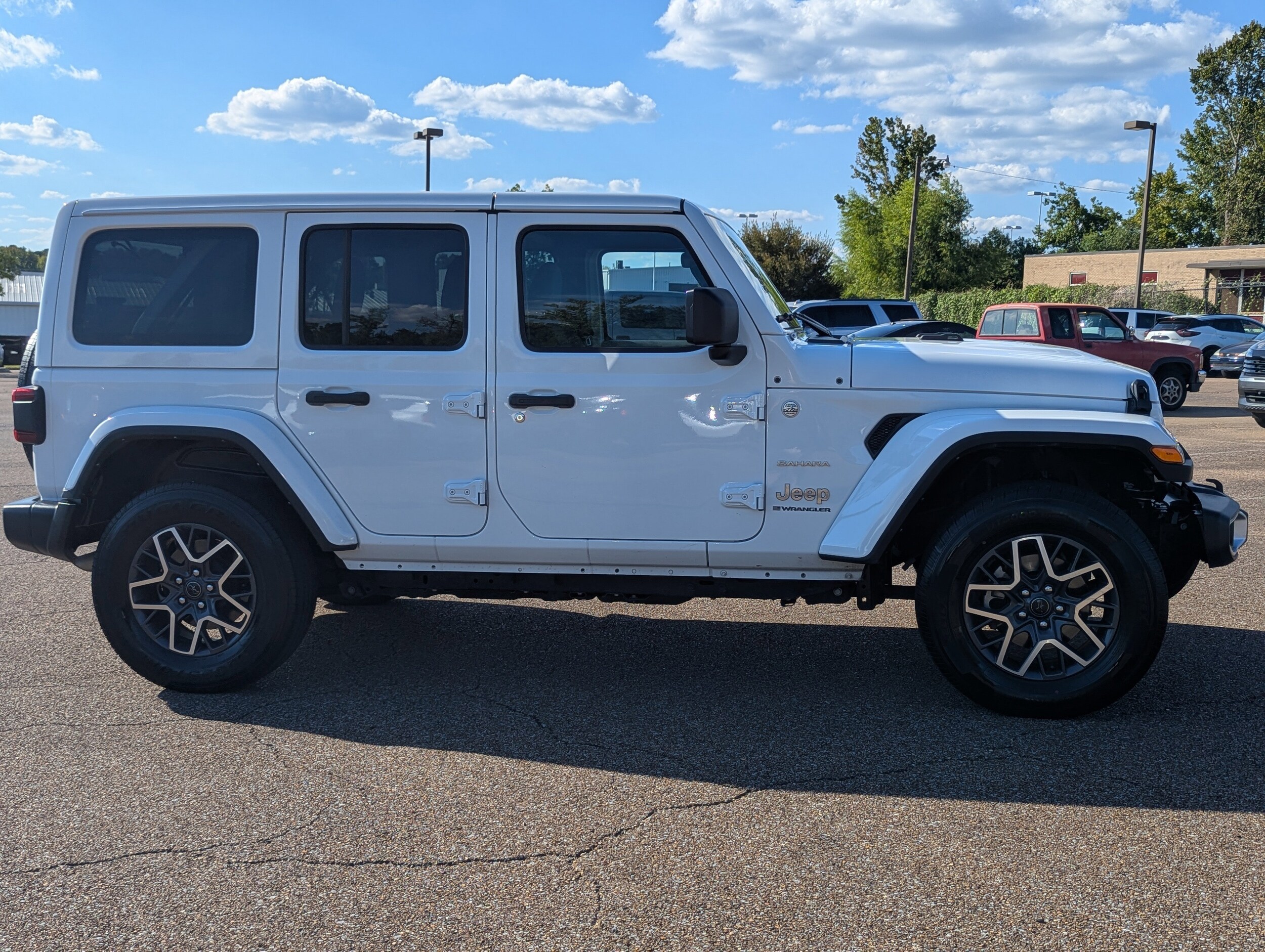 2024 Jeep Wrangler Sahara photo 2