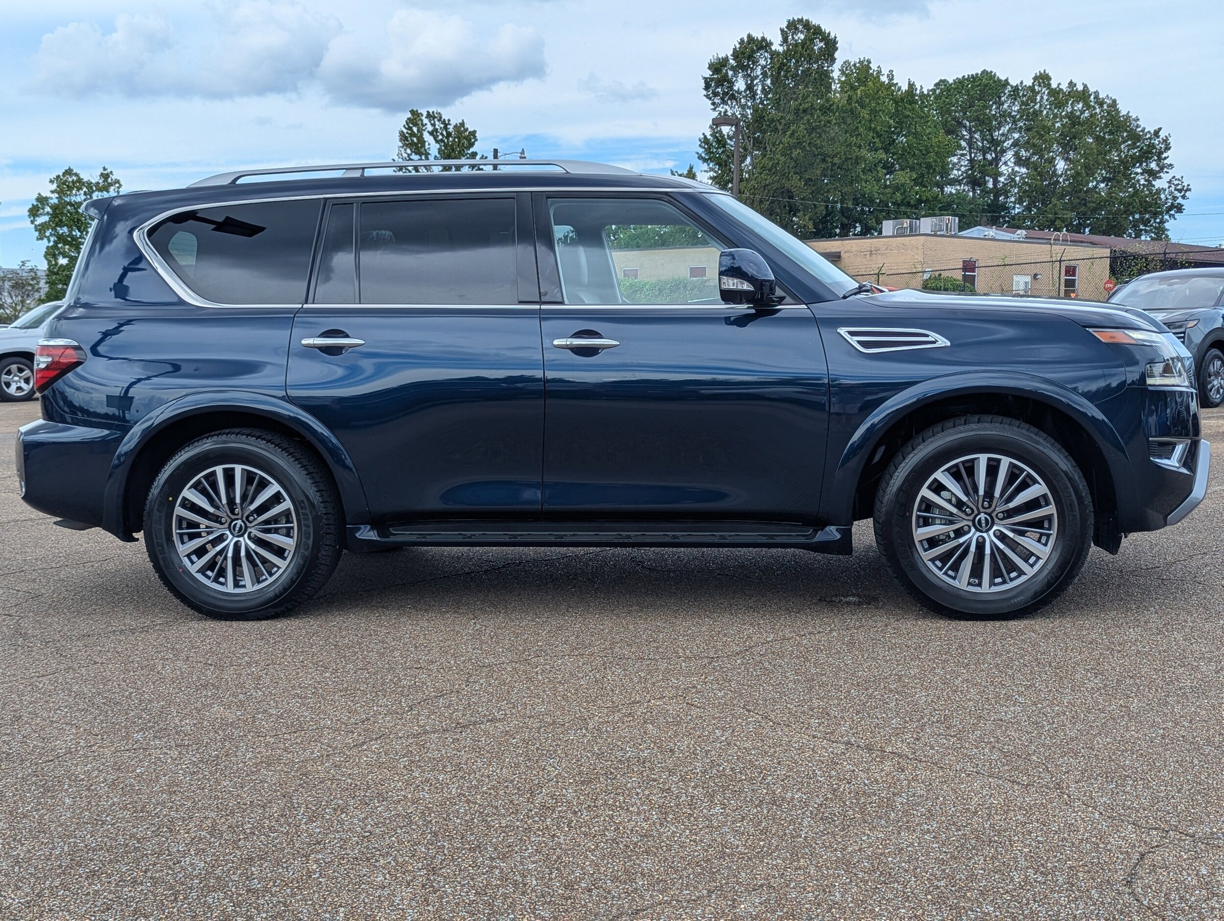 2024 Nissan Armada SL photo 2