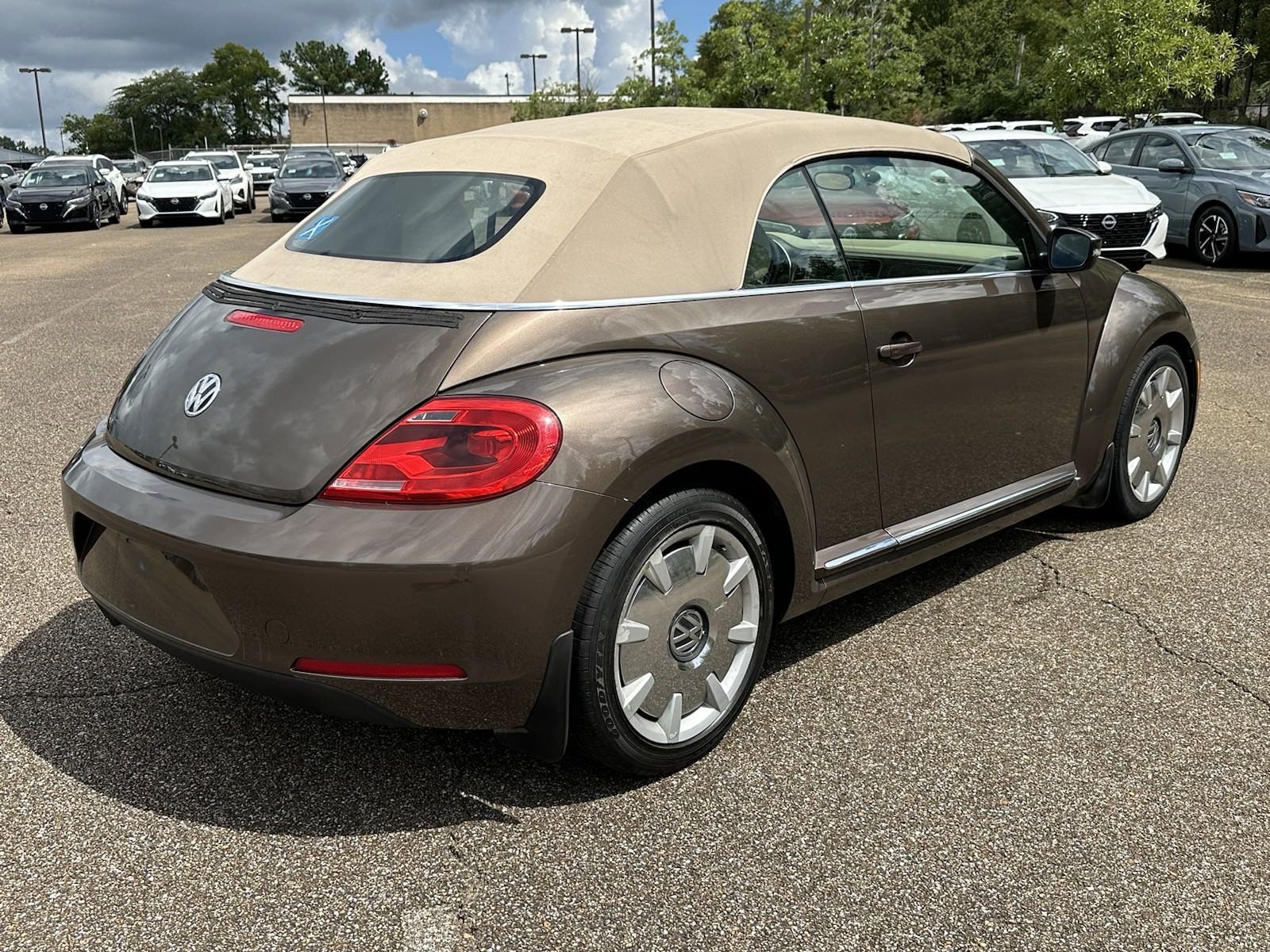 Used 2014 Volkswagen Beetle 1.8 with VIN 3VW5X7AT4EM805908 for sale in Jackson, MS