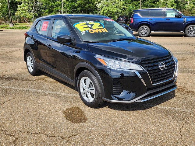 2025 Nissan Kicks Play S photo 2