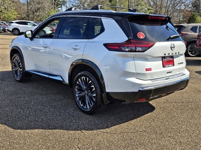 2025 Nissan Rogue Platinum photo 4