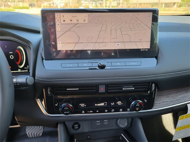 2025 Nissan Rogue Platinum photo 3
