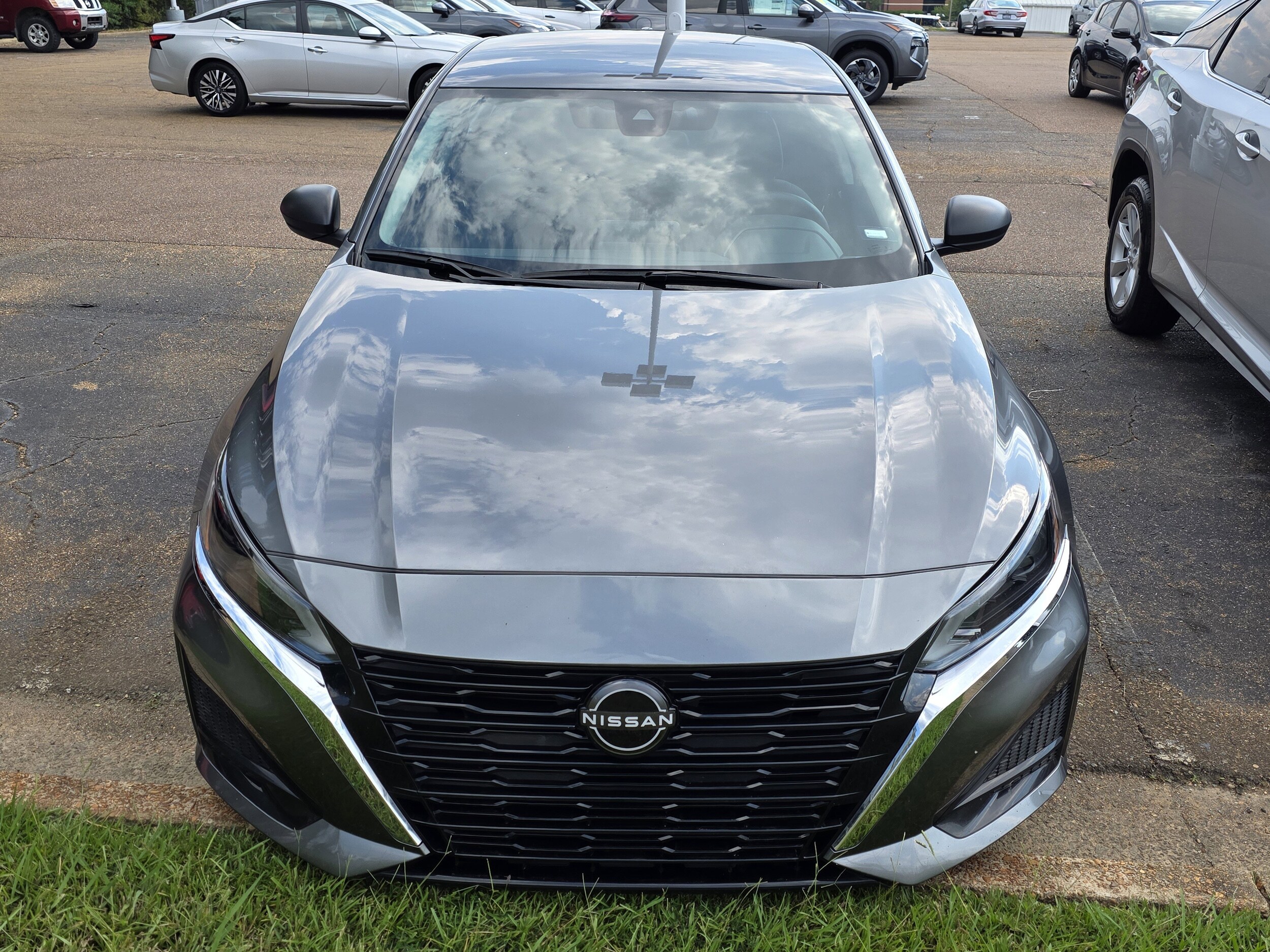 2024 Nissan Altima 2.5 SV photo 2