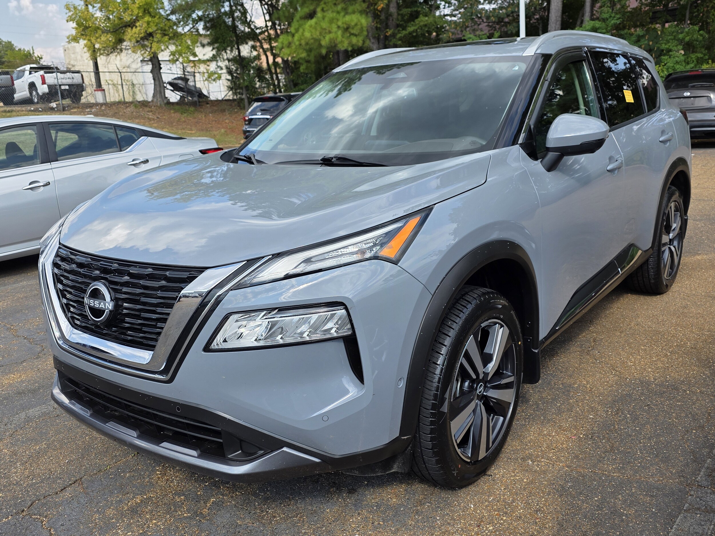 2023 Nissan Rogue SL photo 2