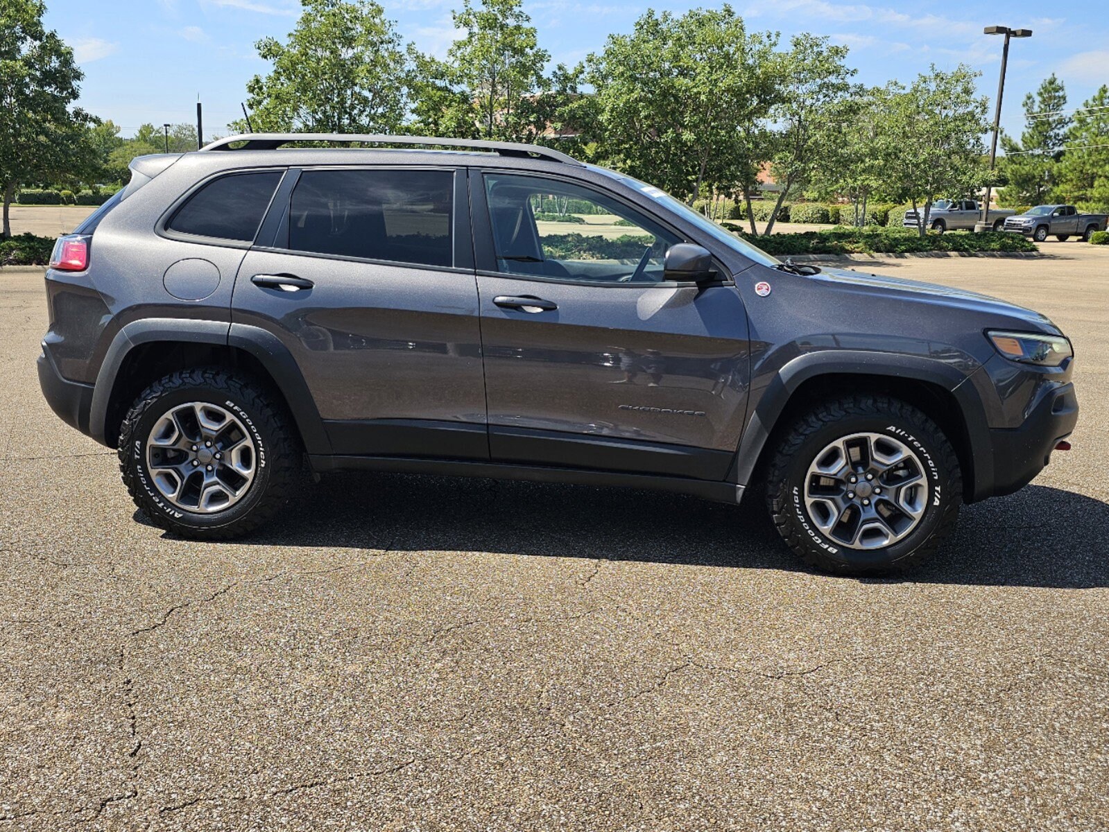 Used 2019 Jeep Cherokee Trailhawk with VIN 1C4PJMBN0KD182788 for sale in Jackson, MS