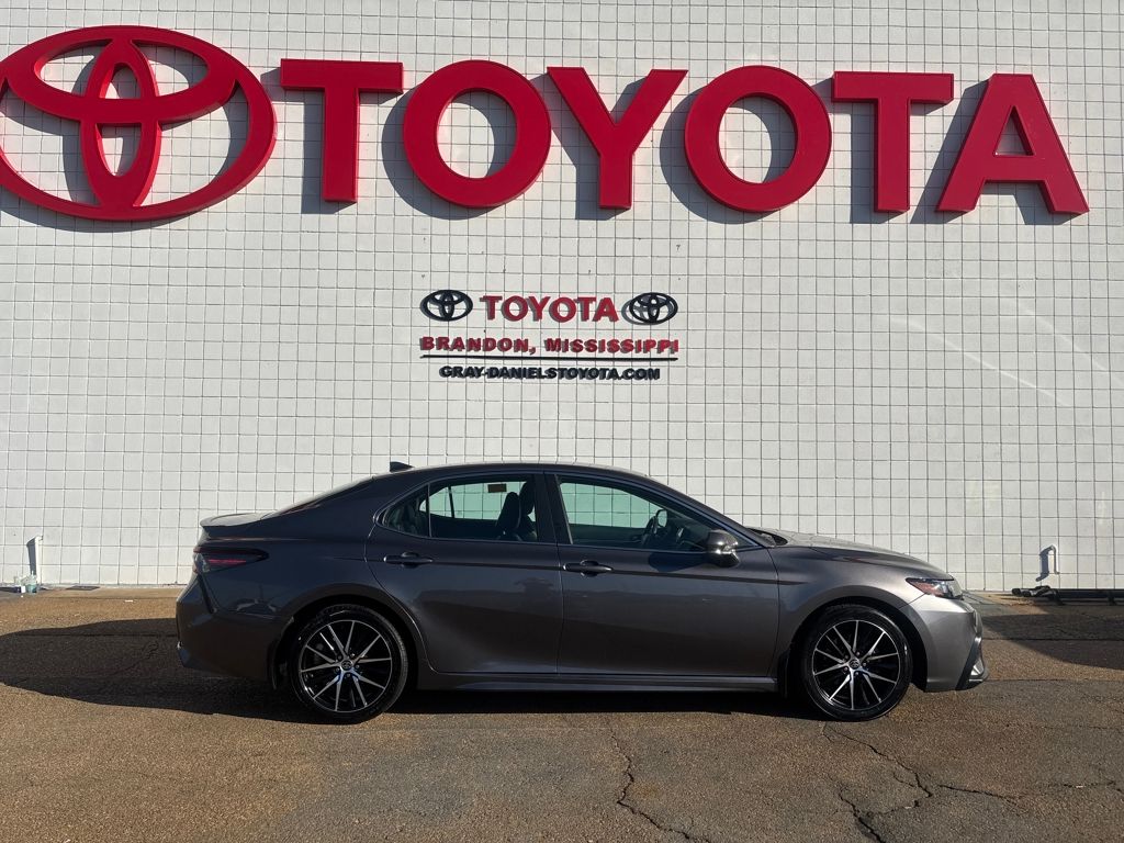 2022 Toyota Camry Hybrid SE photo 4