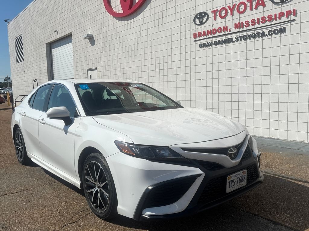 2024 Toyota Camry SE photo 3