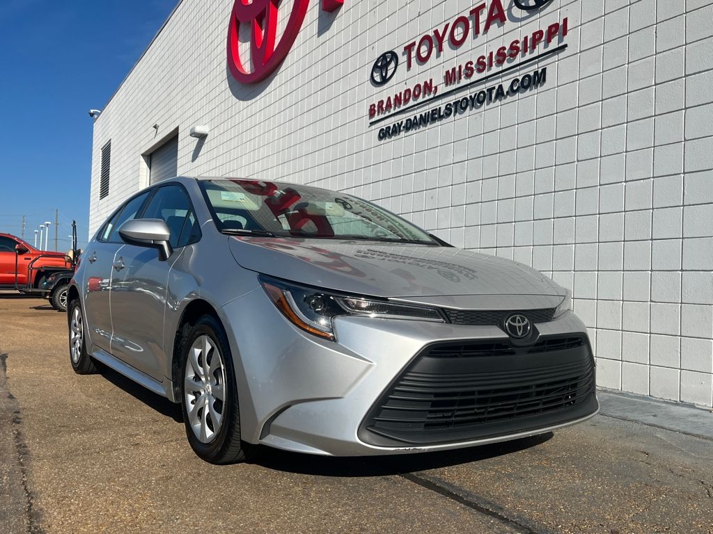2023 Toyota Corolla LE photo 2