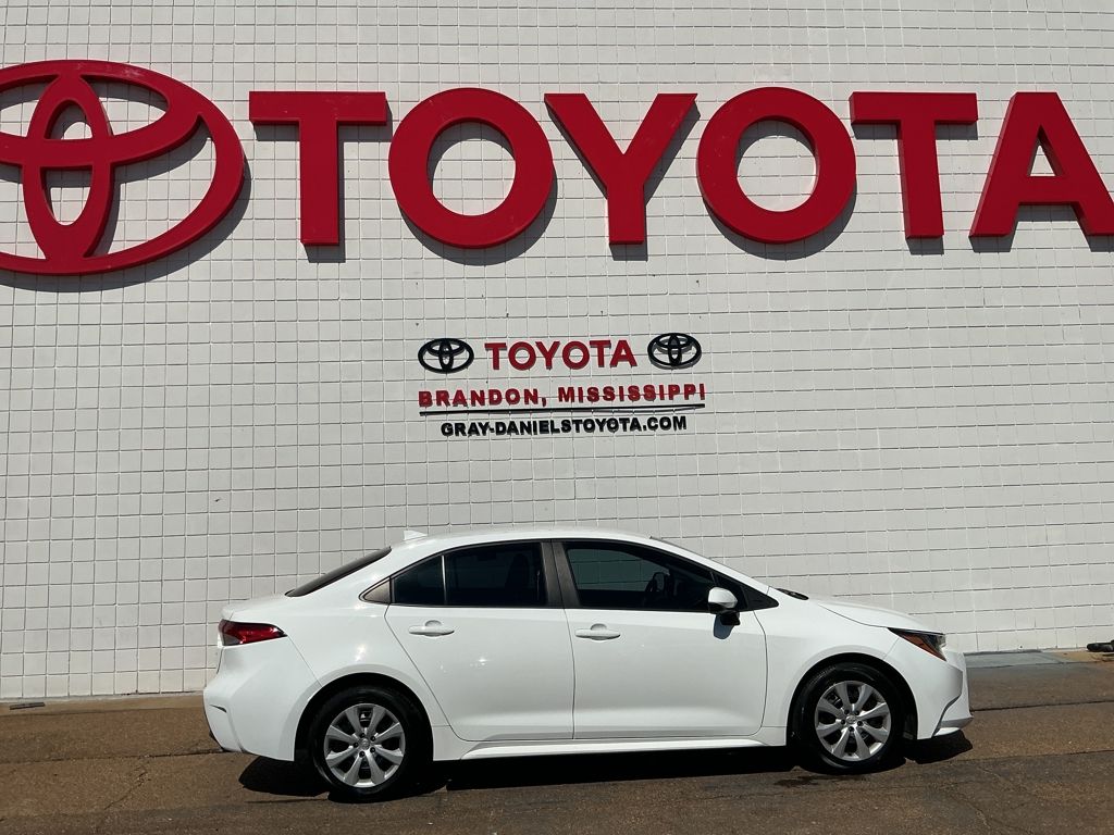 2024 Toyota Corolla LE photo 4