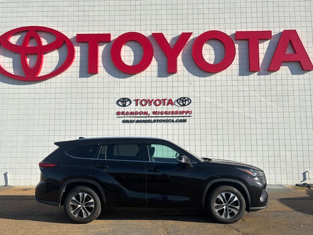 2022 Toyota Highlander XLE photo 4