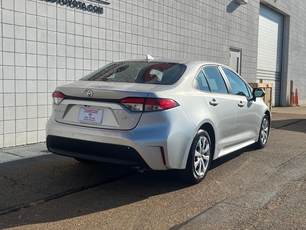 2023 Toyota Corolla LE photo 3