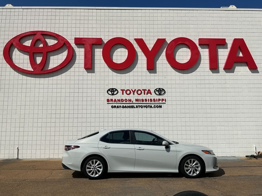 2022 Toyota Camry LE photo 4