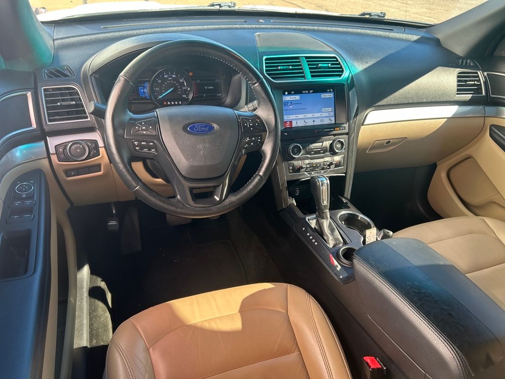 2017 Ford Explorer XLT photo 2