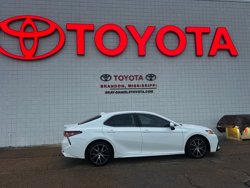 2021 Toyota Camry SE photo 4