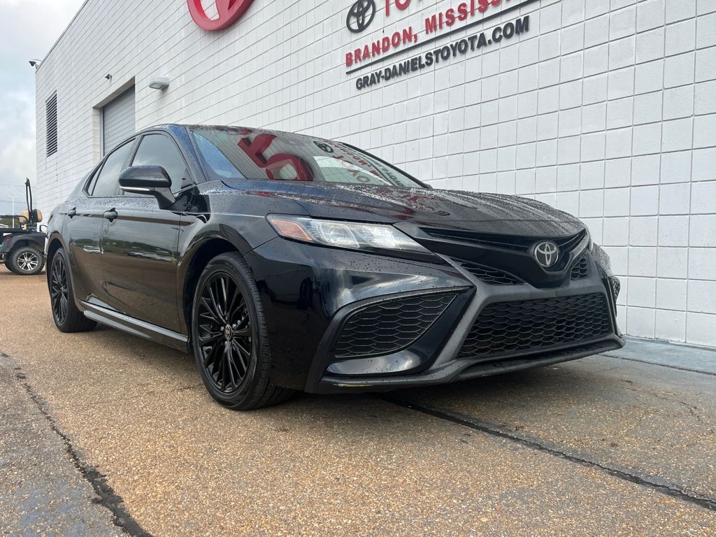 2021 Toyota Camry SE photo 3