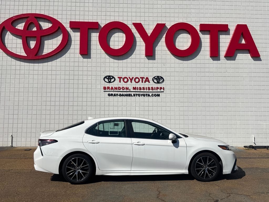 2023 Toyota Camry SE photo 3