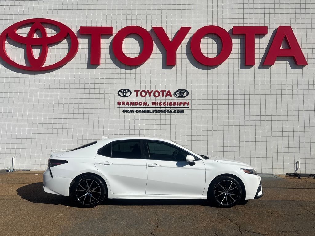 2023 Toyota Camry SE photo 4