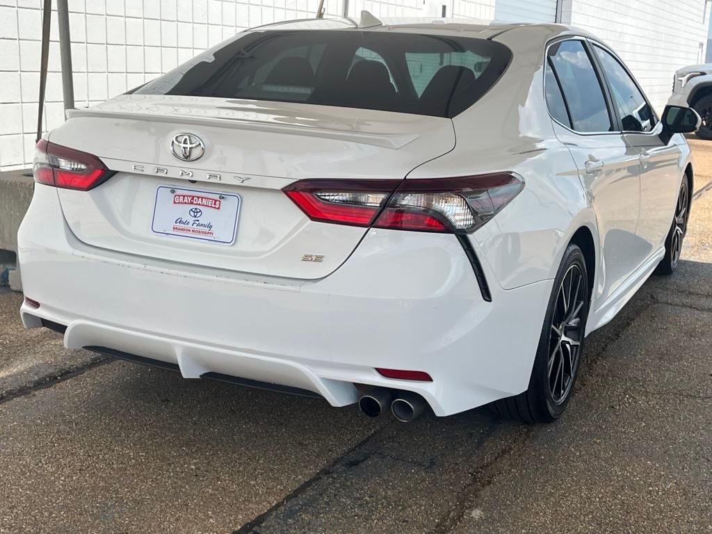 2021 Toyota Camry SE photo 4