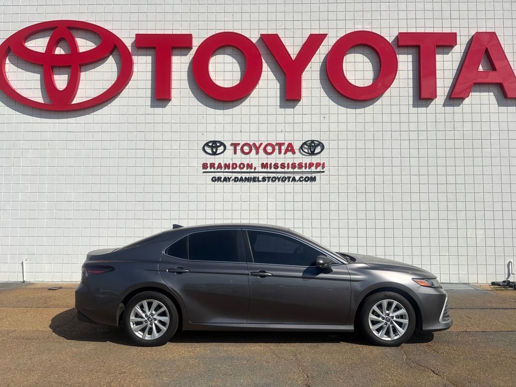 2023 Toyota Camry LE photo 4