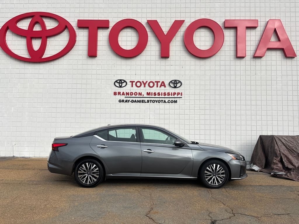 Used 2023 Nissan Altima 2.5 SV Sedan