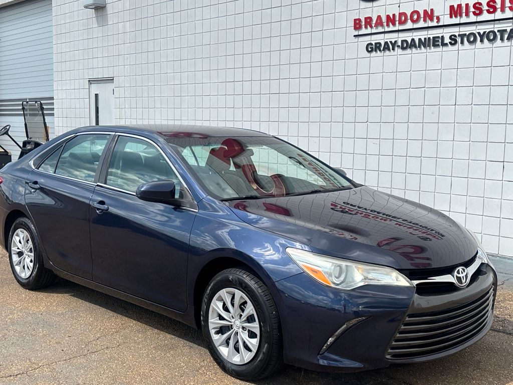 2017 Toyota Camry LE photo 3