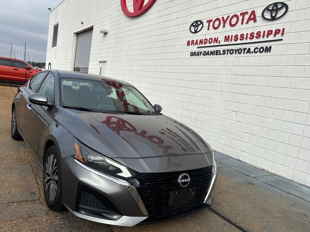 Used 2023 Nissan Altima 2.5 SV Sedan