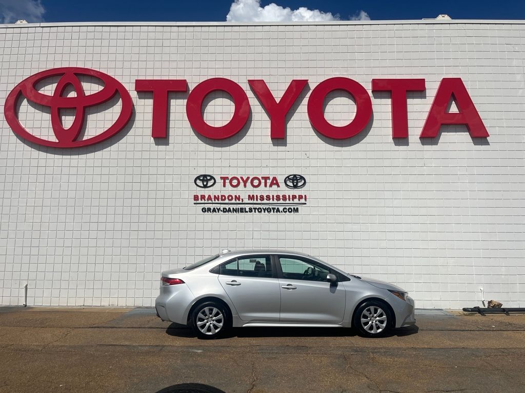 2023 Toyota Corolla LE photo 4