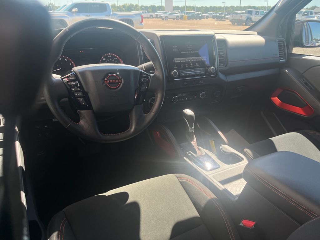 2024 Nissan Frontier PRO-4X photo 2