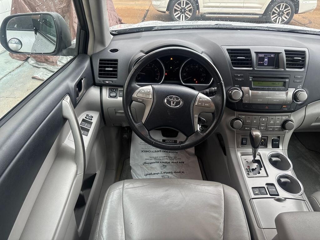 Used 2010 Toyota Highlander SE SUV